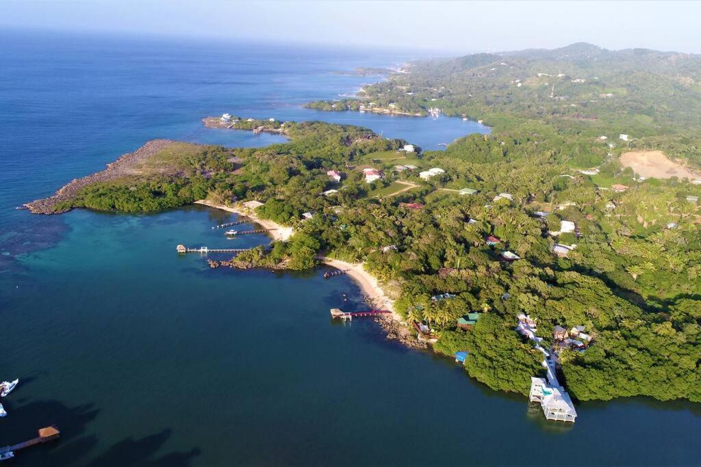 The Dock Resort Over Water Retreat ウェスト・エンド エクステリア 写真