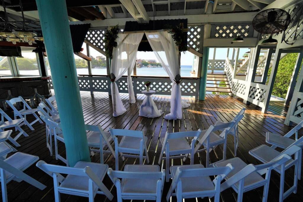 The Dock Resort Over Water Retreat ウェスト・エンド エクステリア 写真