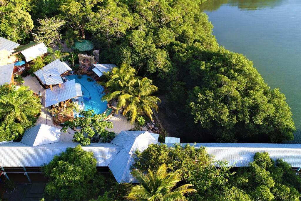The Dock Resort Over Water Retreat ウェスト・エンド エクステリア 写真