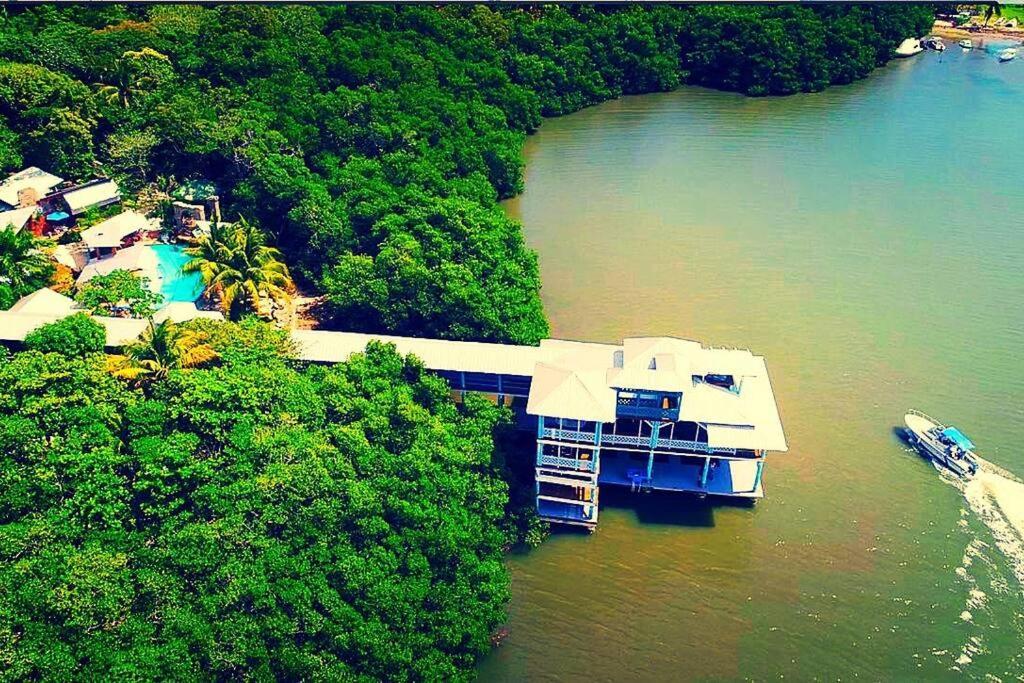 The Dock Resort Over Water Retreat ウェスト・エンド エクステリア 写真