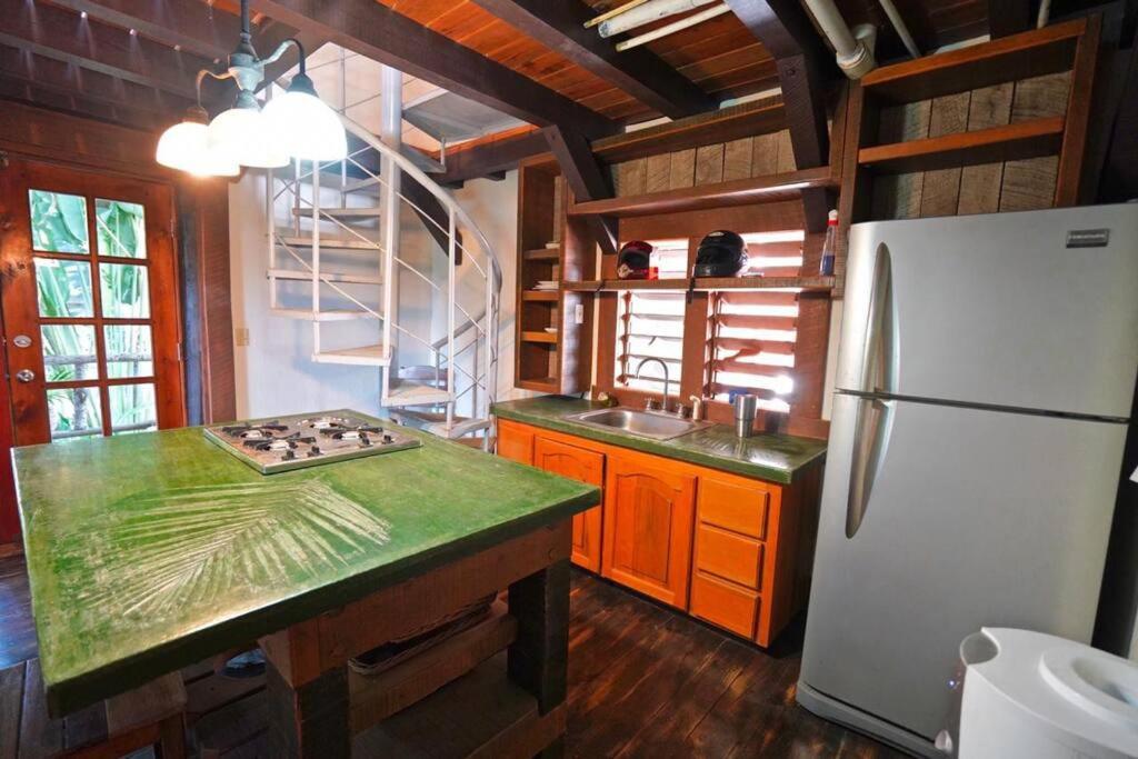 The Dock Resort Over Water Retreat ウェスト・エンド エクステリア 写真