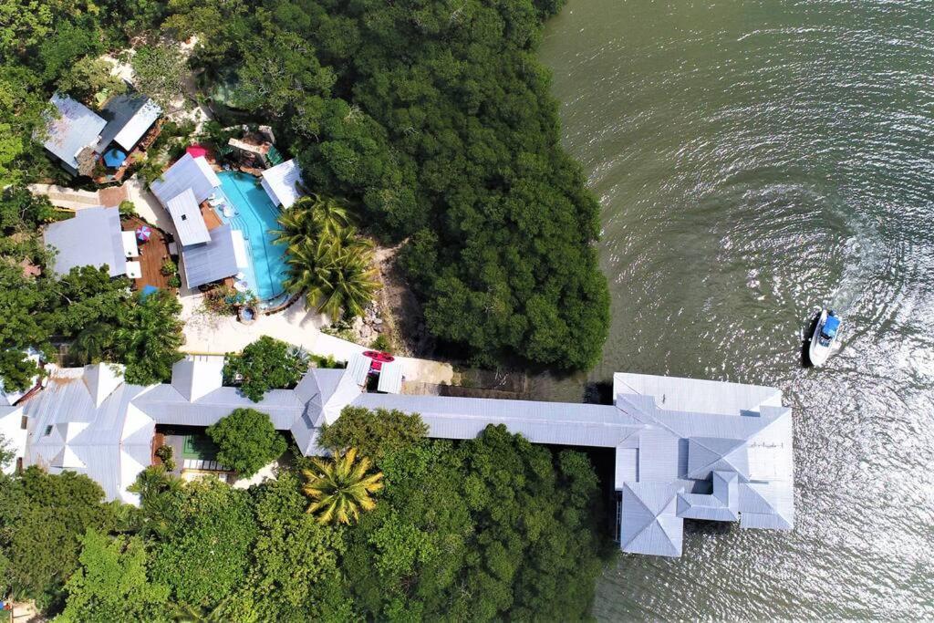 The Dock Resort Over Water Retreat ウェスト・エンド エクステリア 写真