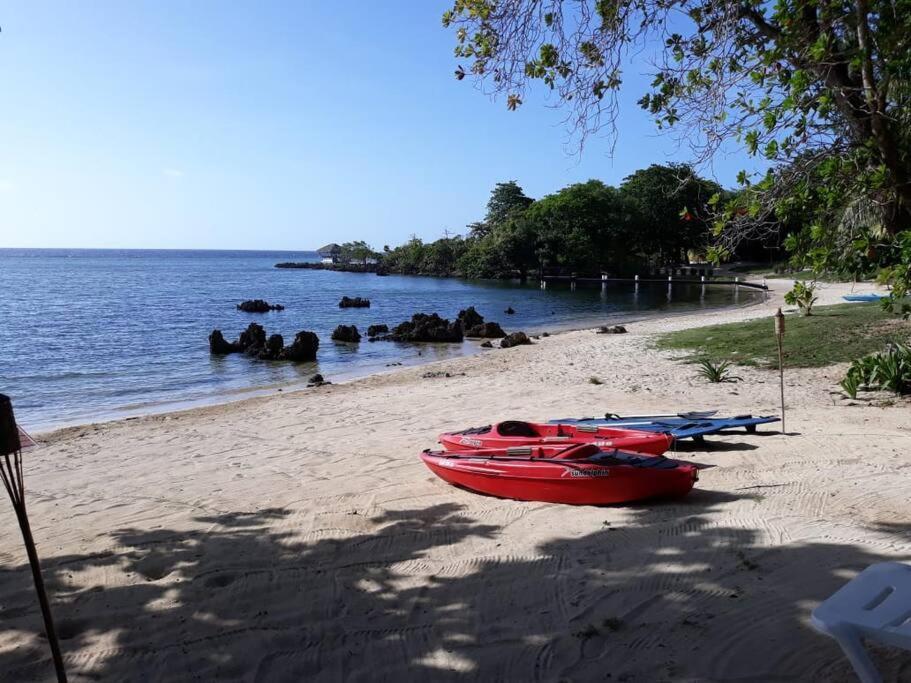 The Dock Resort Over Water Retreat ウェスト・エンド エクステリア 写真